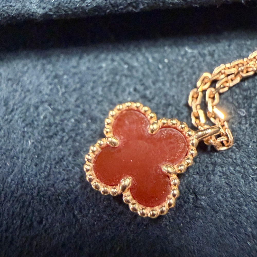 Van Cleef & Arpels Sweet Alhambra Necklace, 18K Rose Gold and Carnelian - Picture 8 of 13